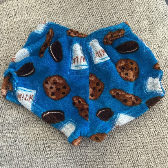 😍Set of 3 Colorful Graphic Print plush Shorts Set for girls - Picture 7 of 7